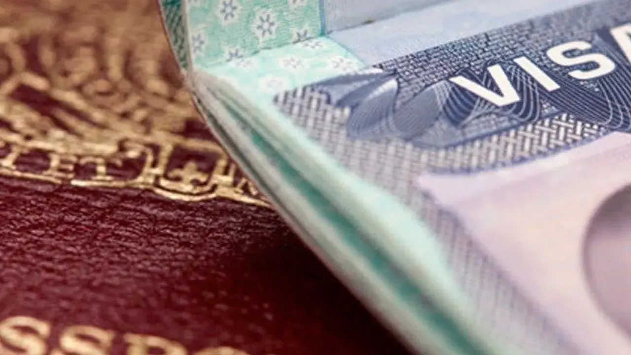 ¿Con la visa de visitante V es posible trabajar en Colombia?