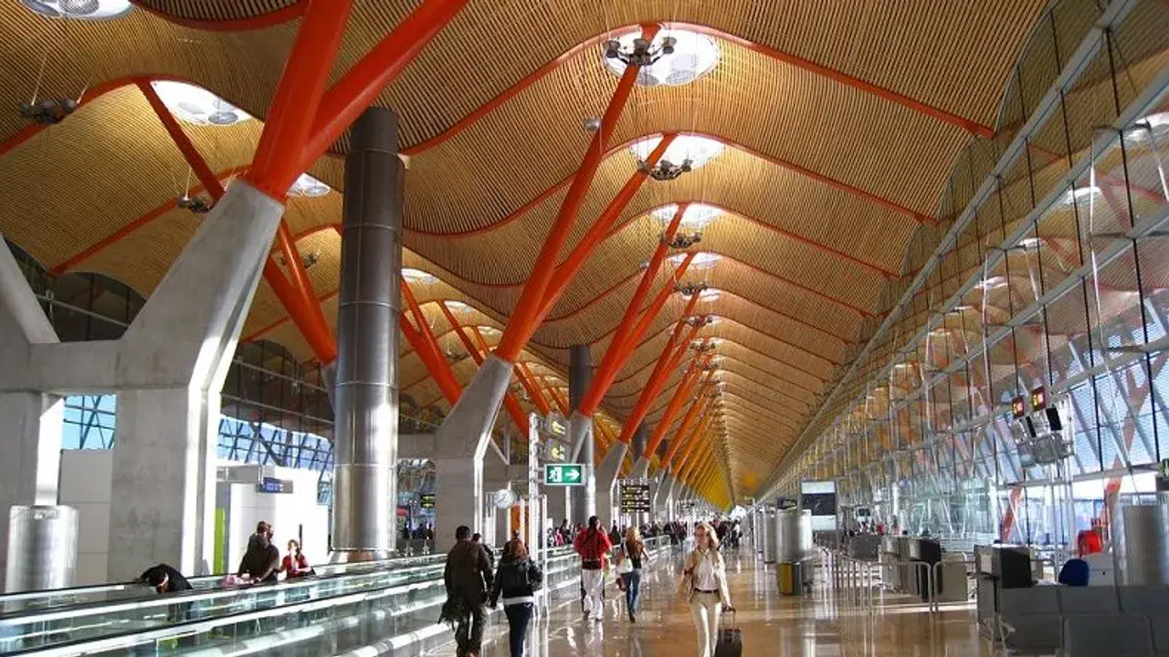 What Spaniards must do abroad to return to Spain