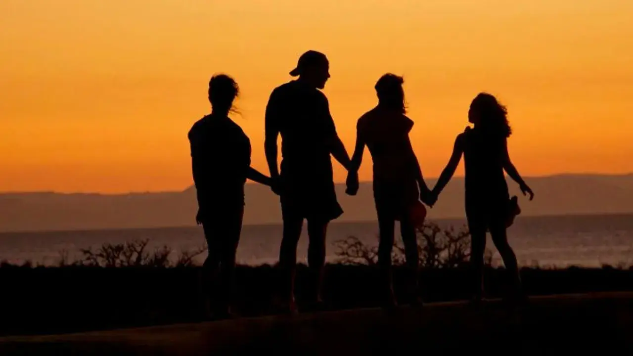 Authorization of stay for family members of students