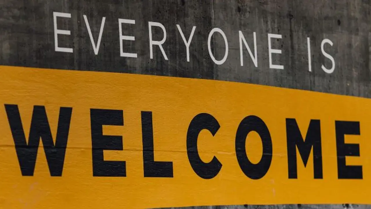 Si tienes visa de estudiante podrías trabajar en España