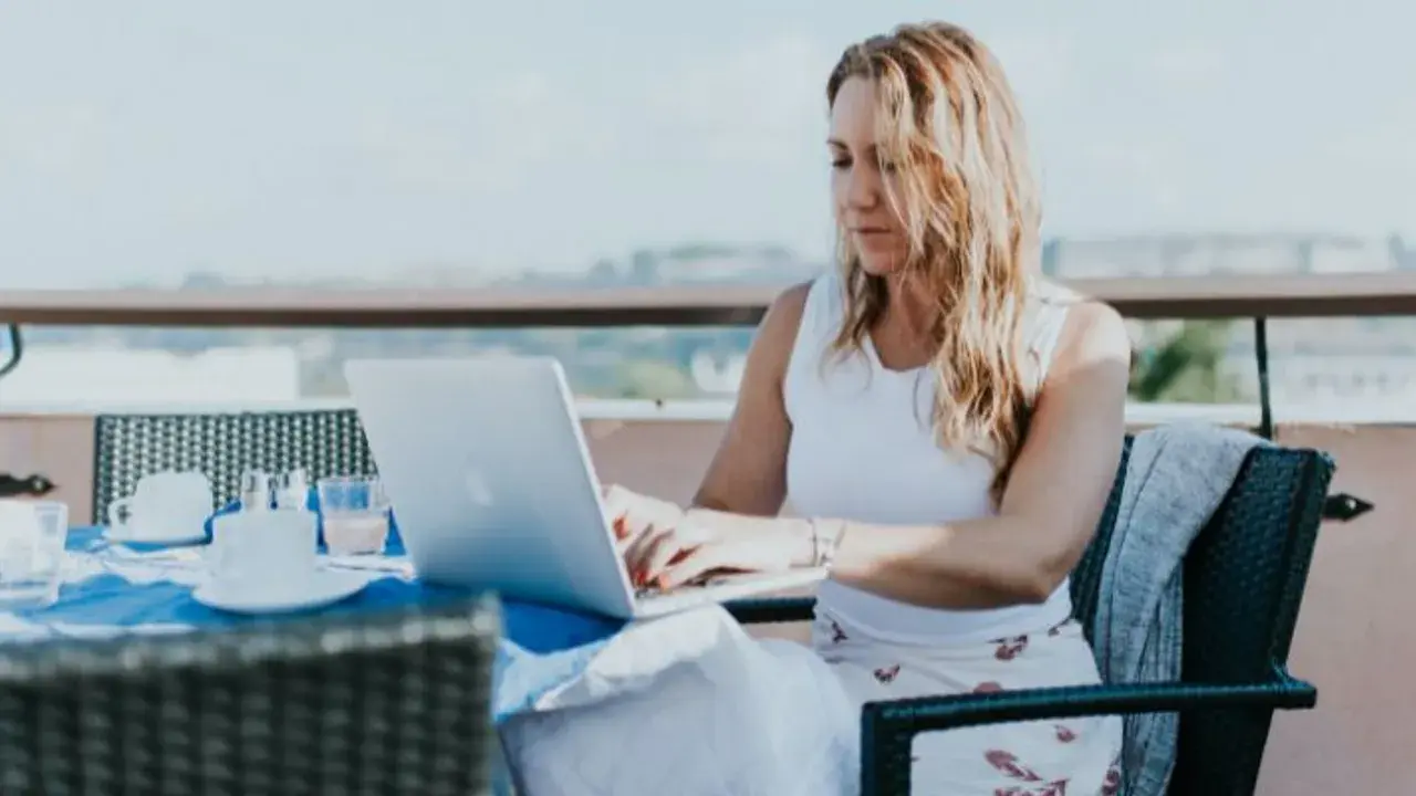 What is a digital nomad and what do they do?